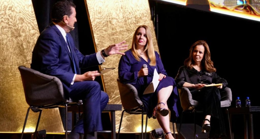 Panel Eduardo Claudia Manzano